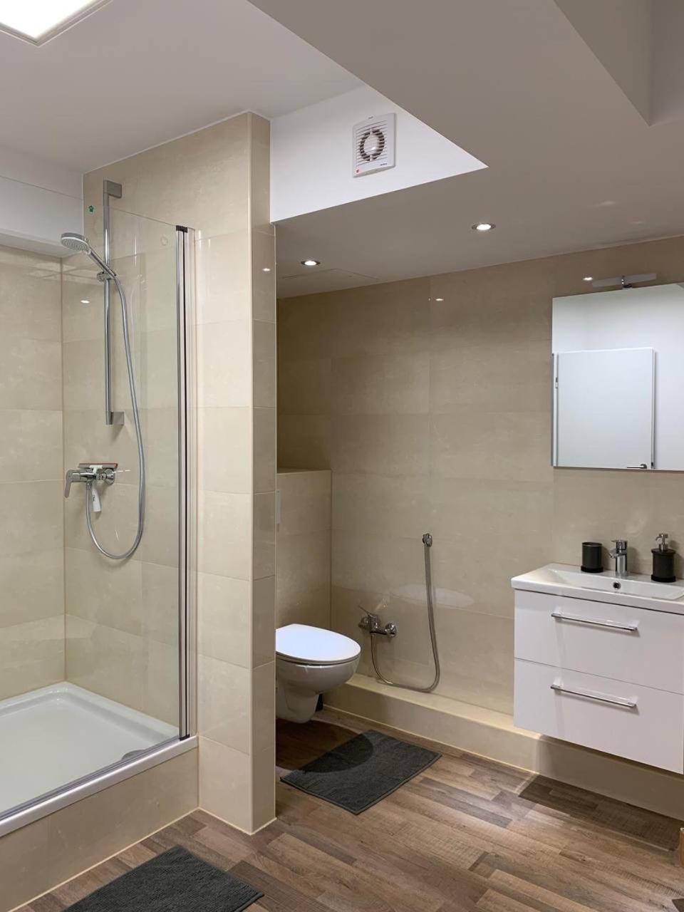 Central Private Rooms In Popular Neighborhood! Cologne Luaran gambar